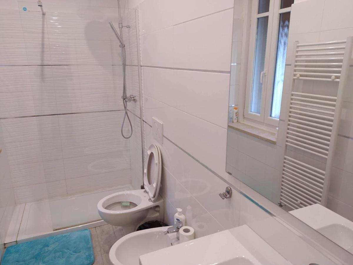 Modern Room With Private Bathroom Trento Exterior foto
