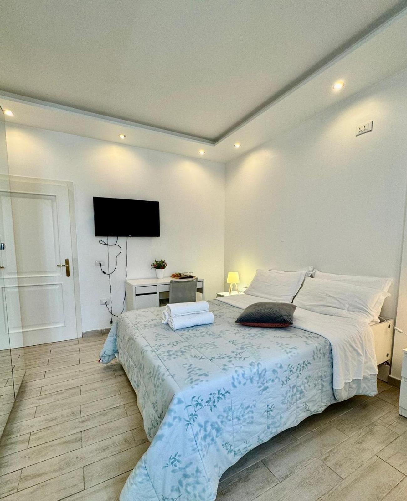 Modern Room With Private Bathroom Trento Exterior foto